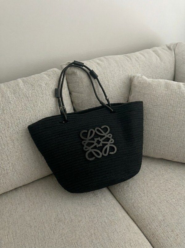 Loewe tote (Category: Luxury Bags & Wallets) located in Manila. Submitted by prettystuff1008 (Listing ID 1470915249, Image 1). Description: Slightly used Selling for a friend No Inclusion Pm for more details .