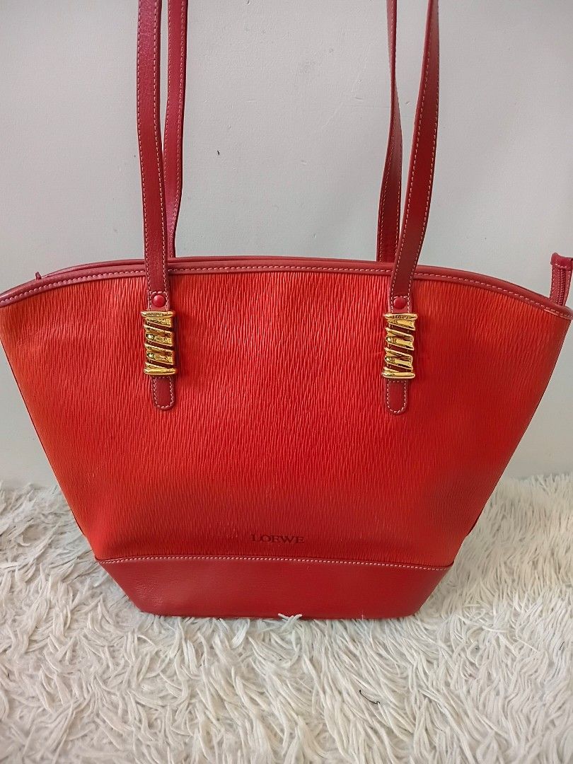 Loewe Velasquez Tote (Category: Luxury Bags & Wallets) located in Paranaque City. Submitted by raenjavi (Listing ID 1470763368, Image 1). Description: Php3500.