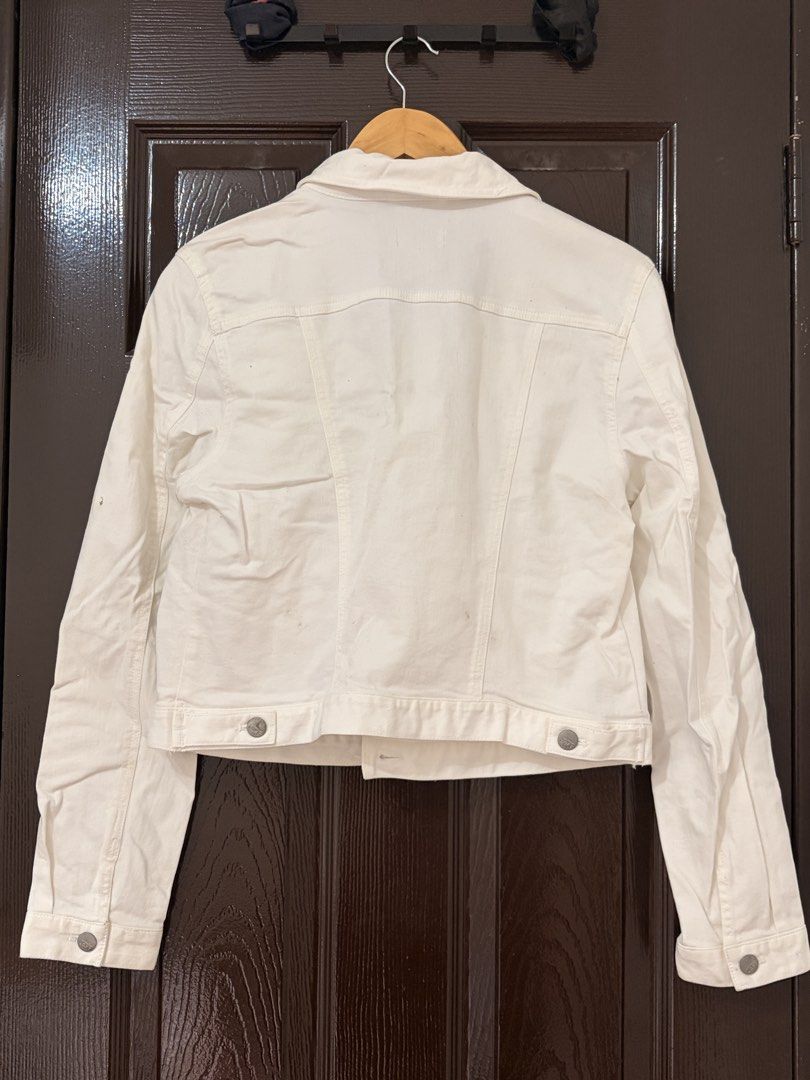 LOFT White Denim Jacket Size M (Category: Coats, Jackets and Outerwear) located in Marikina City. Submitted by _bananahanaa (Listing ID 1470802539, Image 2). Description: - Brand: LOFT - Item: White denim jacket - Size: Medium (M), fits small also - Design: Classic button-up front with branded metallic buttons - Pockets: Chest flap pockets and side slip pockets.