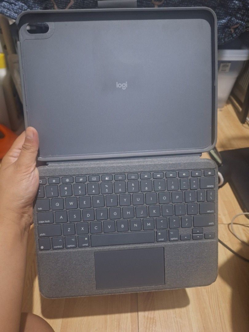 Logitech Combo Touch Keyboard Trackpad Case iPad 10th Gen (Category: Cases & Sleeves) located in Quezon City. Submitted by choeyyy.19 (Listing ID 1470868344, Image 2). Description: - Compatibility: Made exclusively for iPad 10th Generation - Color/Material: Stylish dark grey woven fabric exterior - Versatility: Detachable keyboard with type, sketch, view, and read modes - Performance: Large, high-precision trackpad and adjustable backlit keys - C