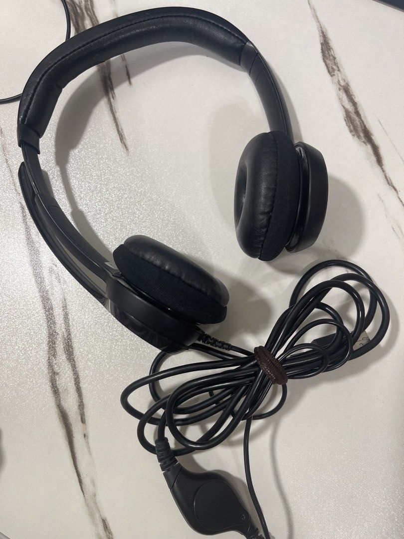 Logitech Headset (Category: Headphones & Headsets) located in Makati City. Submitted by loushhh (Listing ID 1470885261, Image 1). Description: .