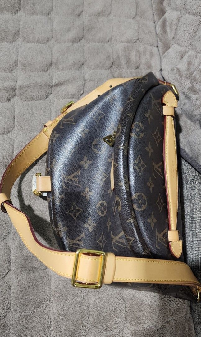 Loius Vuitton Monogram Bumbag (Category: Luxury Bags & Wallets) located in Las Pinas. Submitted by preloved_korea (Listing ID 1470898106, Image 1). Description: minimal sign of use, gold harware, no code.