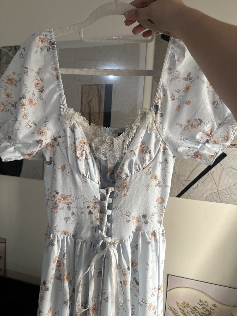 long blue dress lace (M) (Category: Dresses) located in Mandaluyong City. Submitted by nixcalliz (Listing ID 1470832335, Image 3). Description: once worn.