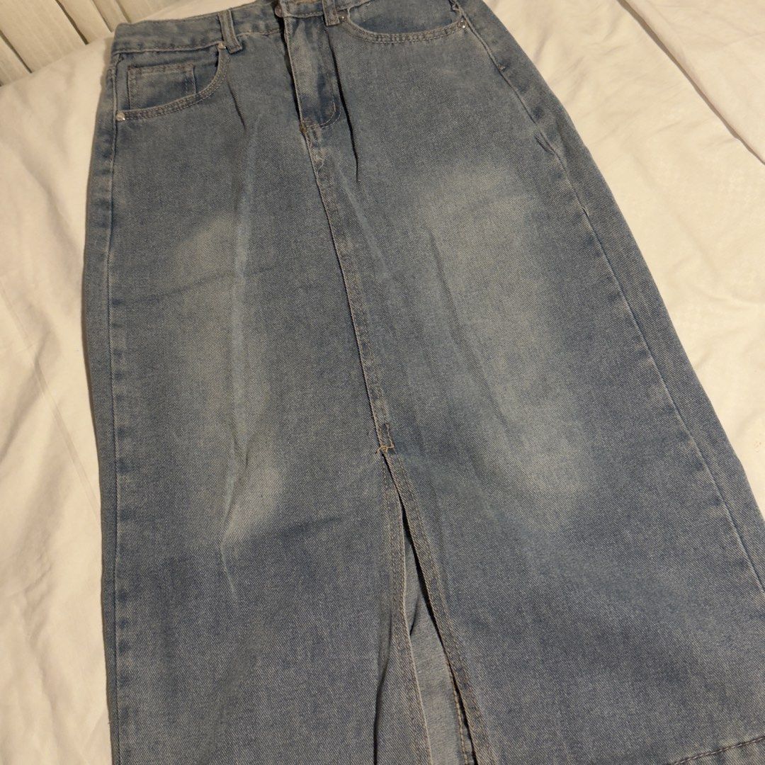 Long Denim Skirt (Category: Skirts) located in Manila. Submitted by shopmakii (Listing ID 1470892500, Image 3). Description: - Brand: BEEPOP - Size: Waist, 26-27 inches - Material: Denim .