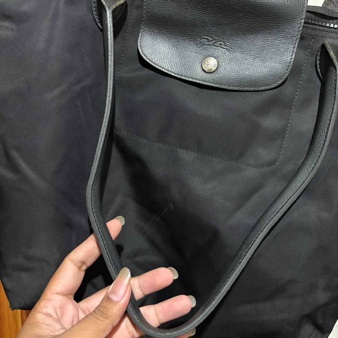 Longchamp black tote bag large (Category: Tote Bags) located in Alburquerque. Submitted by abj_thriftshop (Listing ID 1470767979, Image 2). Description: sign of used still very good to use.
