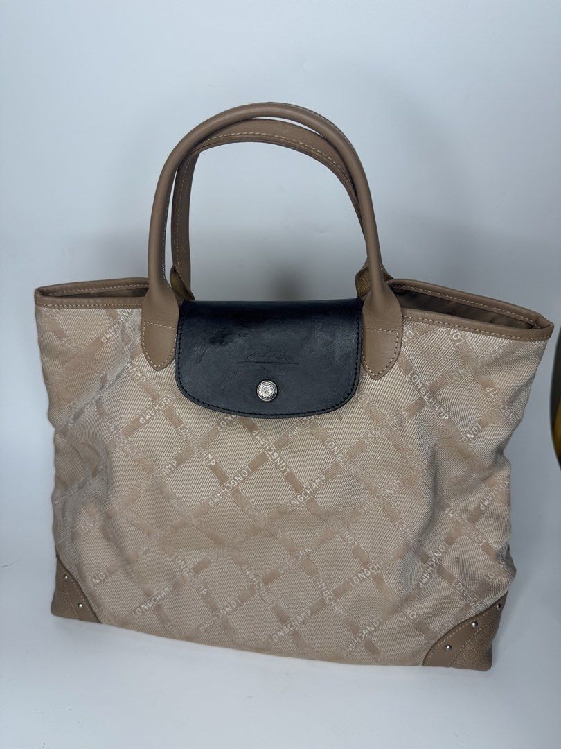 Longchamp Tote (Category: Tote Bags) located in Cagayan de Oro. Submitted by KoaApparelAtbp. (Listing ID 1470816465, Image 1). Description: Repainted the flap due to discoloration. See all photo details for minor flaws.