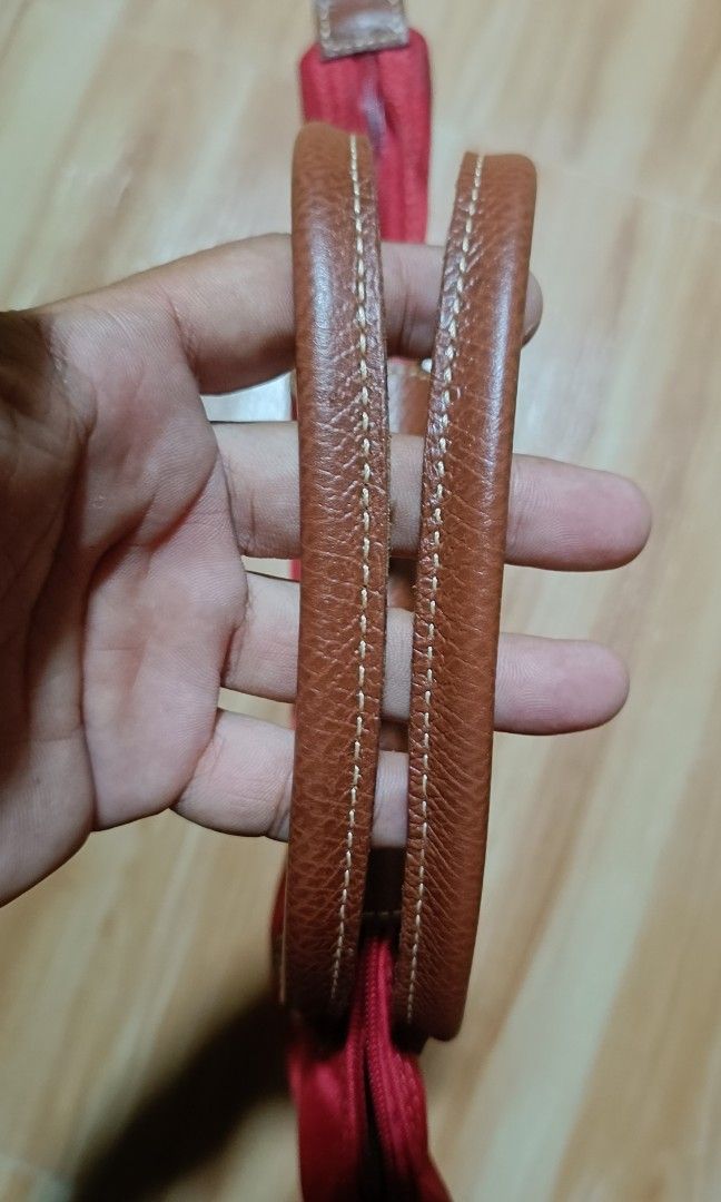 longchmp handbag (Category: Tote Bags) located in Manila. Submitted by jheizkiehi39708 (Listing ID 1470886162, Image 3). Description: like new no issu length 8.5 width 14.