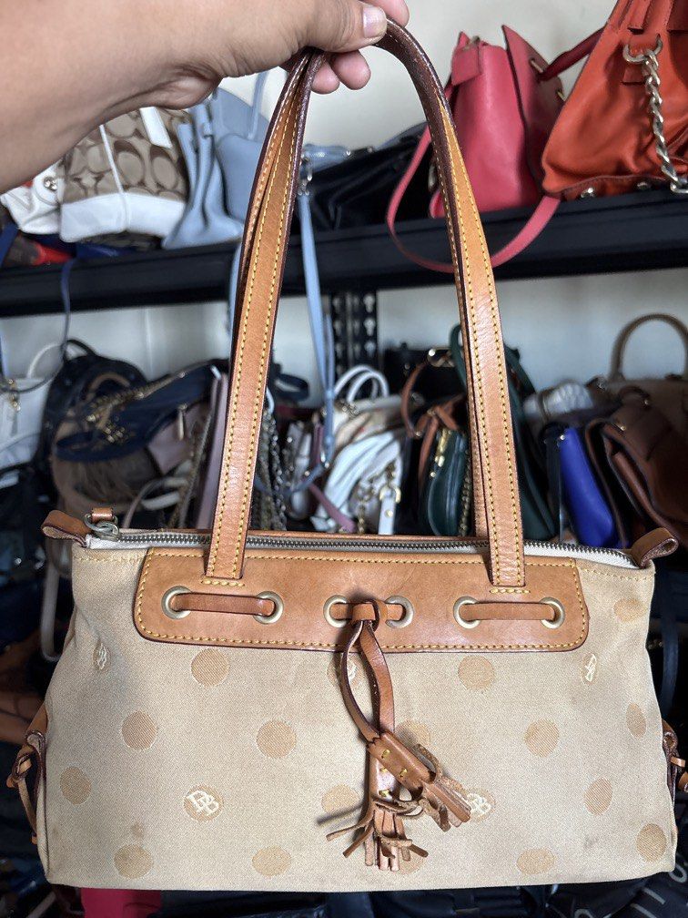 Longhandle shoulder bag (Category: Luxury Bags & Wallets) located in Cordova. Submitted by cb_bagz_n_bloom (Listing ID 1470777510, Image 1). Description: Made of canvass and genuine leather.