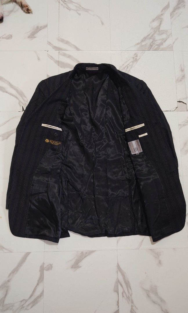 Loro piana (Category: Coats, Jackets and Outerwear) located in Quezon City. Submitted by thriftmo19 (Listing ID 1470895588, Image 3). Description: Suze 50 / 21.5x31 9.5/10 condition 1300 only.