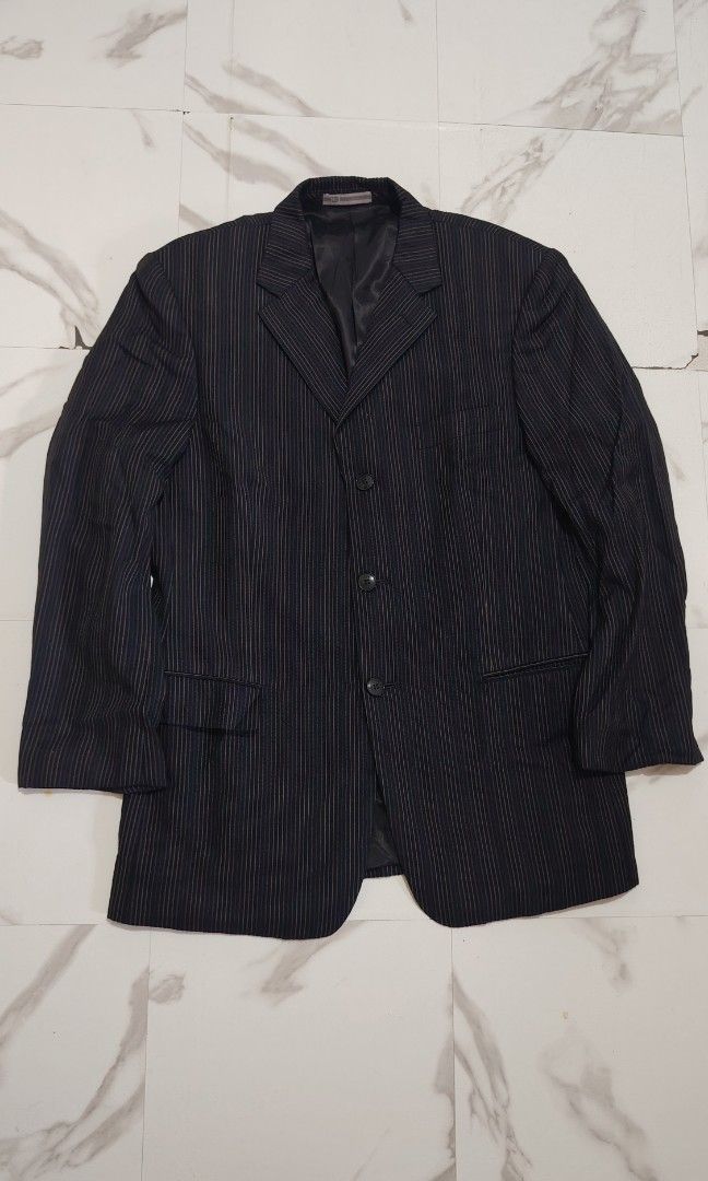 Loro piana (Category: Coats, Jackets and Outerwear) located in Quezon City. Submitted by thriftmo19 (Listing ID 1470895588, Image 1). Description: Suze 50 / 21.5x31 9.5/10 condition 1300 only.