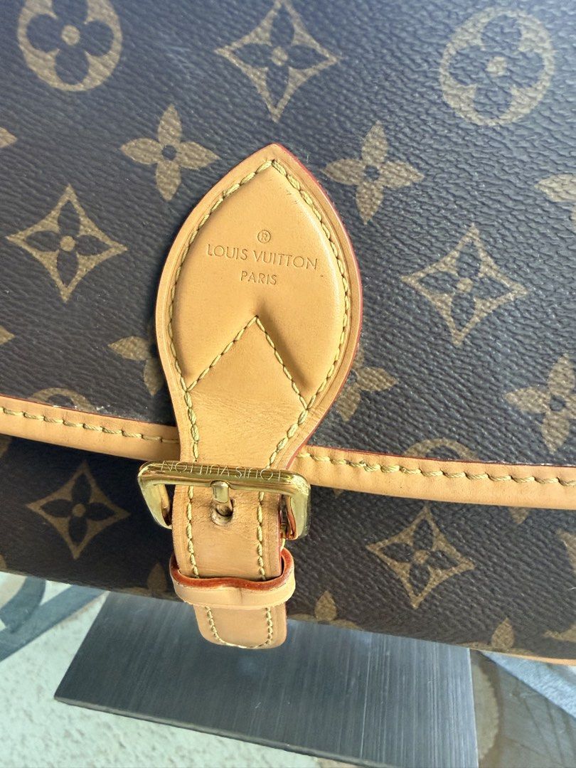 Louis Vuitton (Category: Luxury Bags & Wallets) located in San Pascual. Submitted by s3resale (Listing ID 1470814930, Image 2). Description: See photos for bag details For sure buyers only!! Misplaced long strap..