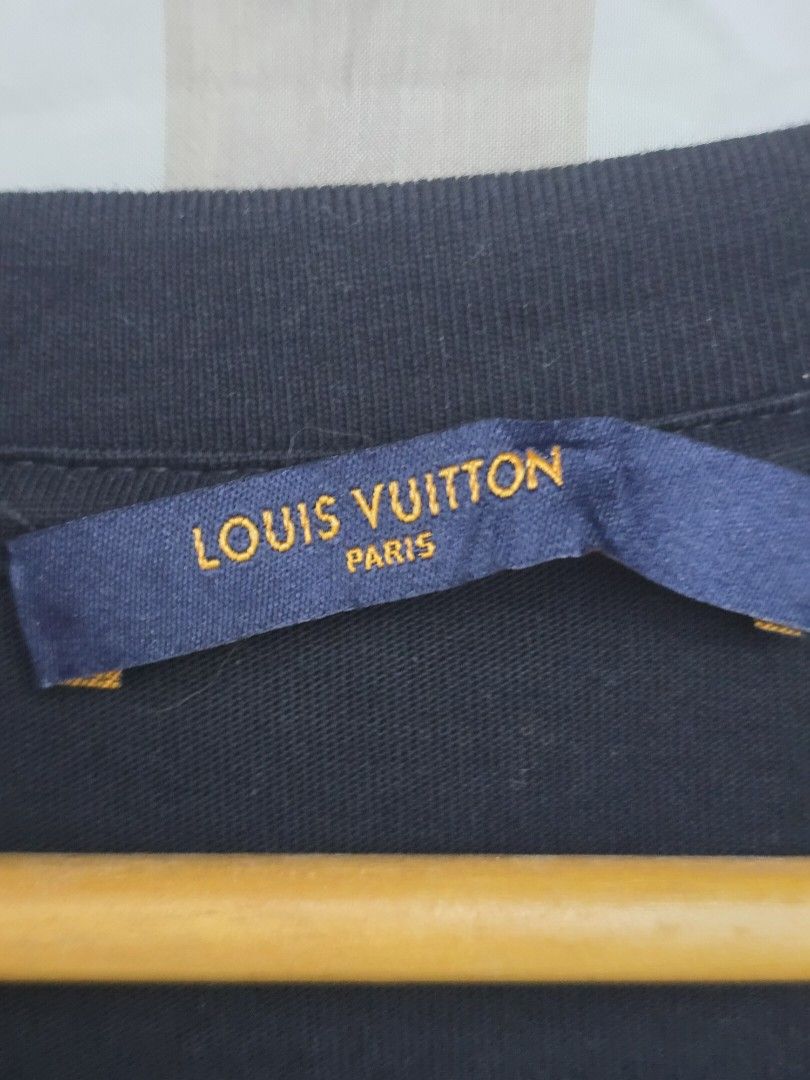 Louis Vuitton 1854 Paris Graphic Black Tee (Category: Tshirts & Polo Shirts ) located in Gapan. Submitted by tagaloghan88739 (Listing ID 1470889740, Image 2). Description: Good as new condition Best fit Large body frame.