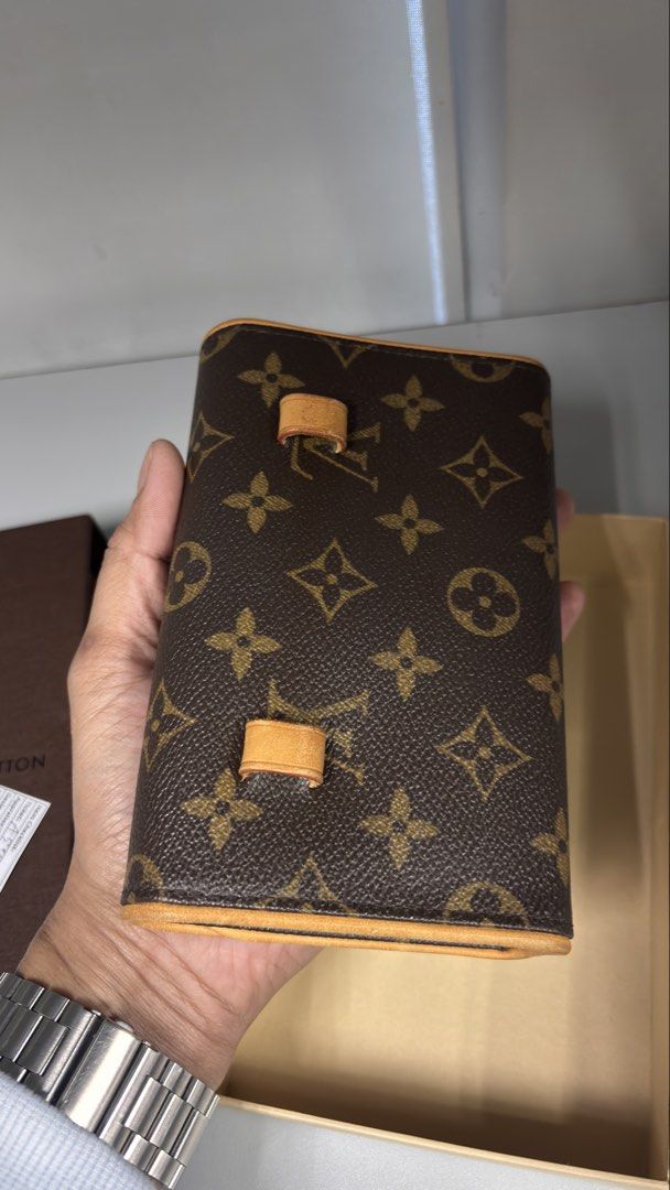 LOUIS VUITTON Florentine Monogram Canvas Pochette Bag (Category: Luxury Bags & Wallets) located in Taguig. Submitted by shoppersluxe2394 (Listing ID 1470784997, Image 3). Description: .