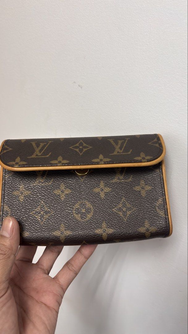 LOUIS VUITTON Florentine Monogram Canvas Pochette Bag (Category: Luxury Bags & Wallets) located in Taguig. Submitted by shoppersluxe2394 (Listing ID 1470784997, Image 1). Description: .