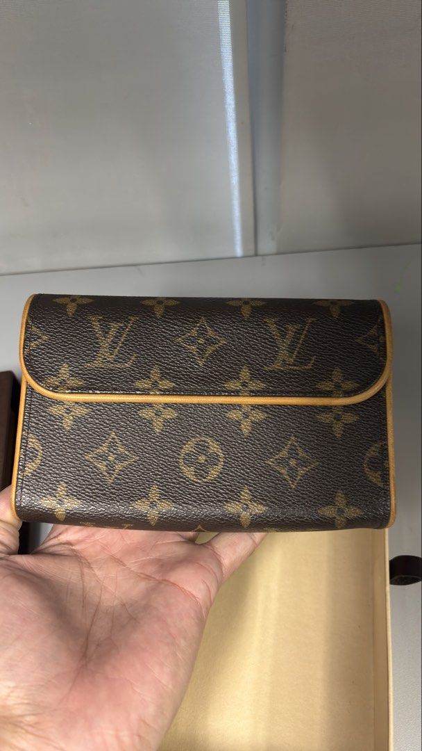 LOUIS VUITTON Florentine Monogram Canvas Pochette Bag (Category: Luxury Bags & Wallets) located in Taguig. Submitted by shoppersluxe2394 (Listing ID 1470784997, Image 2). Description: .