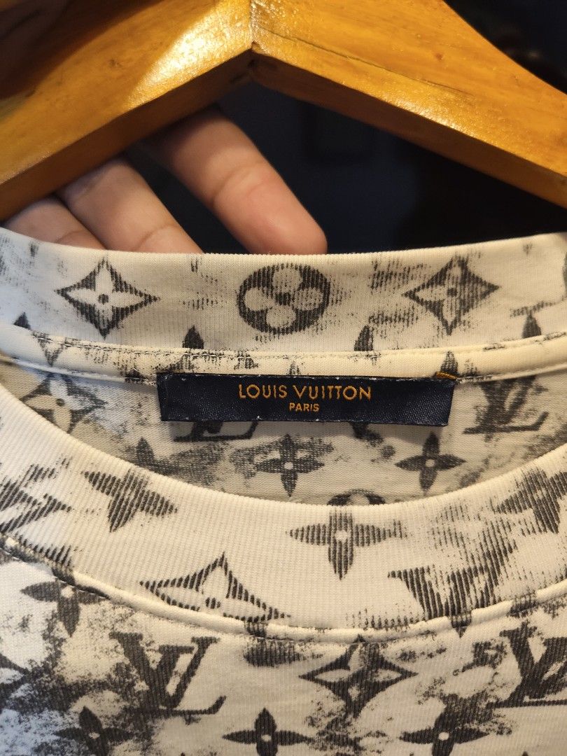 Louis Vuitton monogram (Category: Luxury Apparel) located in Paranaque City. Submitted by reymart_1 (Listing ID 1470897331, Image 3). Description: -monogram Lv shirt -No issue -like new condition -10/10 color rate -pm me if interested -dimension 20x26.