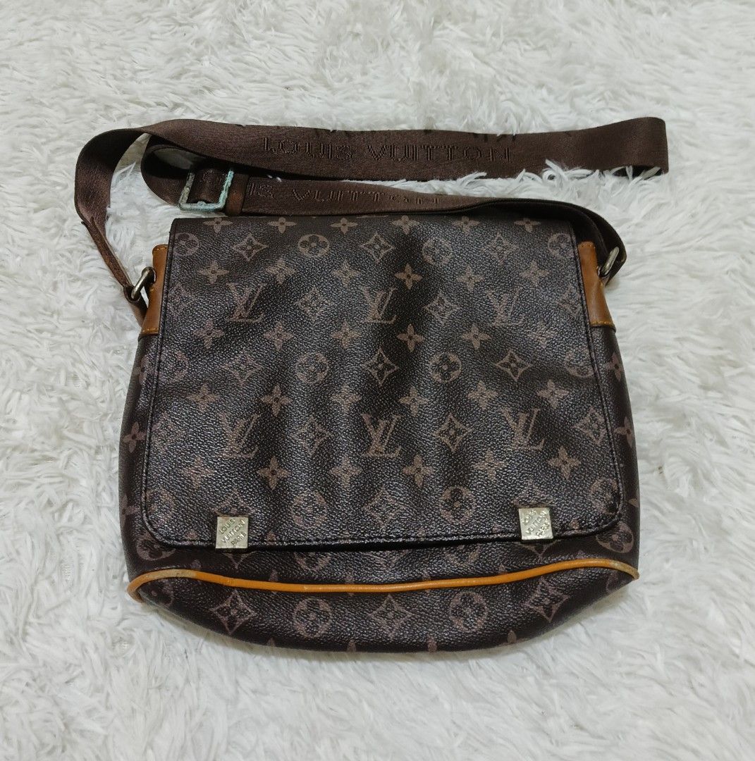 Louis Vuitton Monogram Messenger Bag Brown (Category: Luxury Bags & Wallets) located in Quezon City. Submitted by lootsniwoah_12 (Listing ID 1470886632, Image 1). Description: - Authentic brown Louis Vuitton messenger bag with classic monogram pattern - Adjustable fabric strap with durable metal hardware - Secure front flap closure with magnetic buttons - Premium leather trim with embossed Louis Vuitton Paris made in France branding - Spacious ma