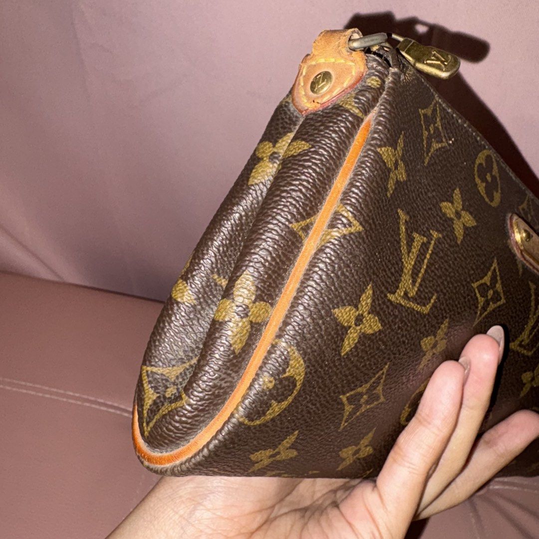 Louis Vuitton Monogram Pochette Bag (Category: Luxury Bags & Wallets) located in Zamboanga. Submitted by rthrift22 (Listing ID 1470899695, Image 3). Description: .