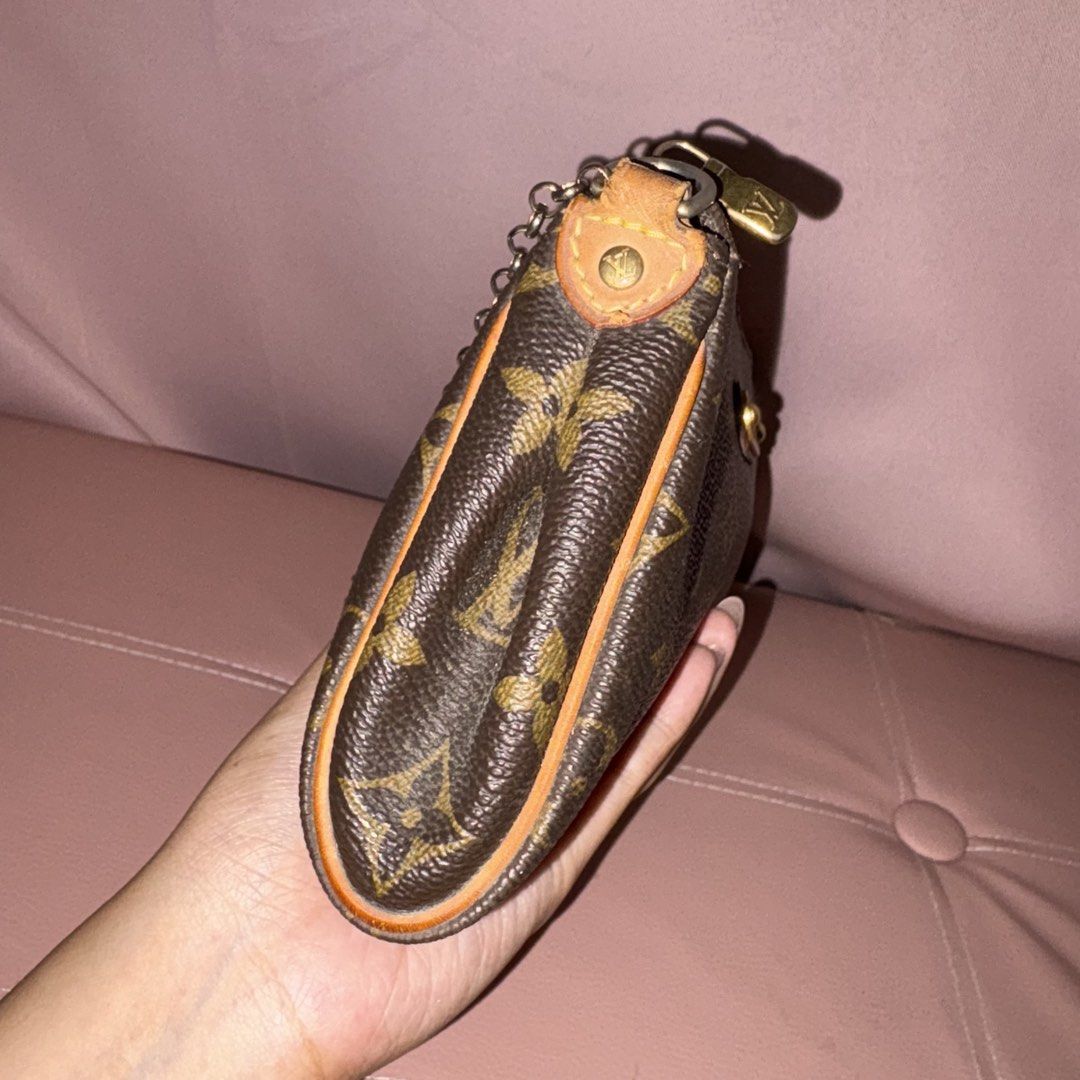 Louis Vuitton Monogram Pochette Bag (Category: Luxury Bags & Wallets) located in Zamboanga. Submitted by rthrift22 (Listing ID 1470899695, Image 2). Description: .