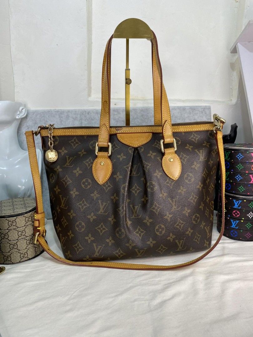 Louis vuitton palermo (Category: Luxury Bags & Wallets) located in Cebu City. Submitted by bisayaseller77 (Listing ID 1470868555, Image 1). Description: w long strap.