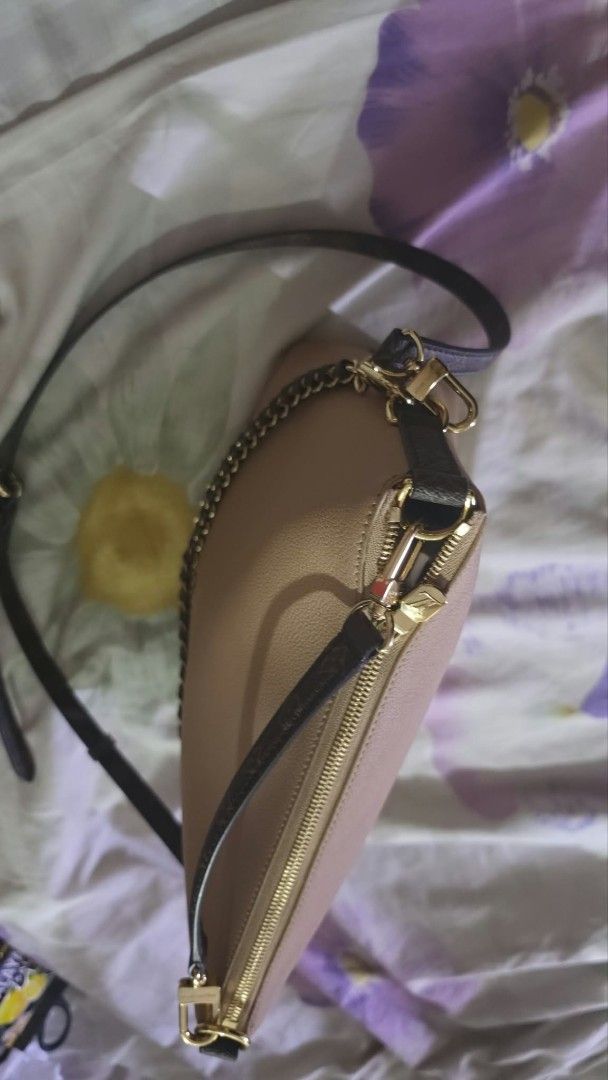 LOUIS VUITTON Surène BB (Category: Luxury Bags & Wallets) located in Pasig City. Submitted by sfork (Listing ID 1470877494, Image 3). Description: LOUIS VUITTON Surène BB Collection: Part of LV's seasonal line, launched around Fall/Winter 2018 Size: BB = "Baby Bandoulière" - the smallest size in the Surène line .