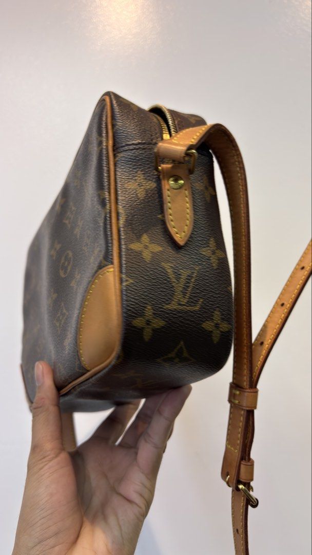 LOUIS VUITTON Trocadero 27 Monogram Canvas Bag (Category: Luxury Bags & Wallets) located in Taguig. Submitted by shoppersluxe2394 (Listing ID 1470785280, Image 3). Description: .