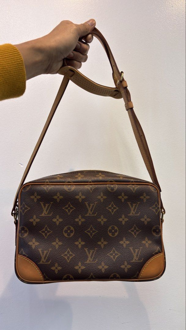 LOUIS VUITTON Trocadero 27 Monogram Canvas Bag (Category: Luxury Bags & Wallets) located in Taguig. Submitted by shoppersluxe2394 (Listing ID 1470785280, Image 1). Description: .