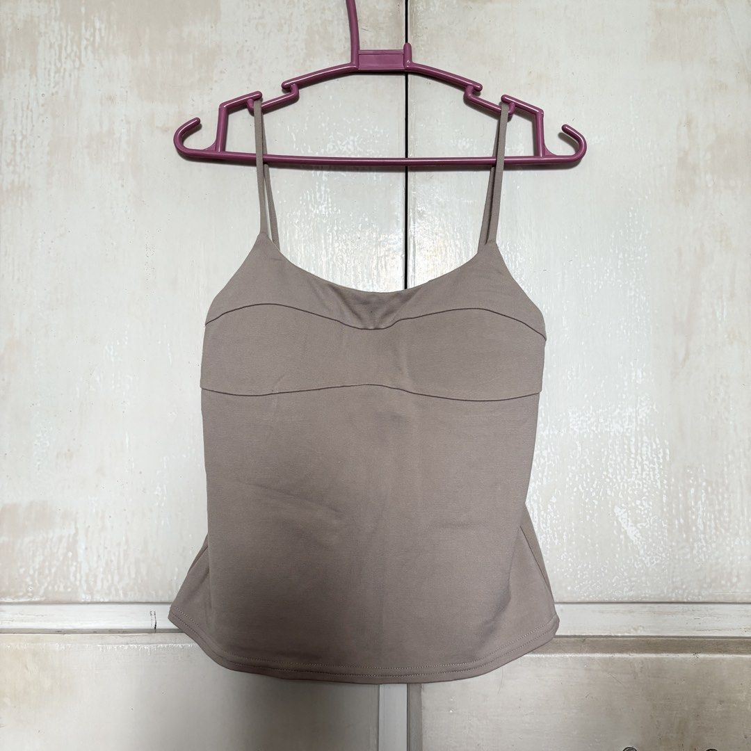 Love Bonito Padded Tank Top (Category: Sleeveless) located in Pasig City. Submitted by uyamuya (Listing ID 1470758725, Image 1). Description: Brand: Love Bonito Size: XS.