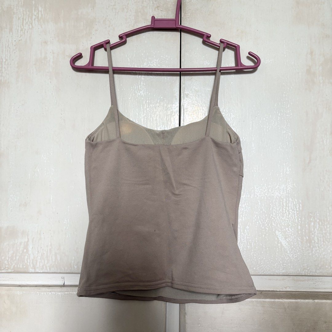 Love Bonito Padded Tank Top (Category: Sleeveless) located in Pasig City. Submitted by uyamuya (Listing ID 1470758725, Image 2). Description: Brand: Love Bonito Size: XS.
