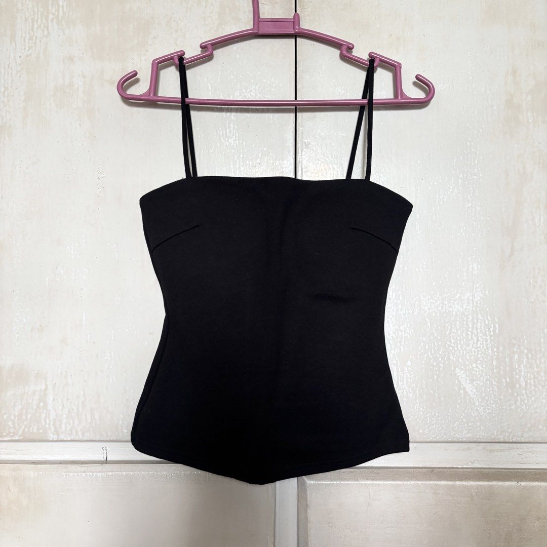 Love Bonito Padded Tank Top (Category: Sleeveless) located in Pasig City. Submitted by uyamuya (Listing ID 1470758197, Image 1). Description: Brand: Love Bonito Size: XXS.