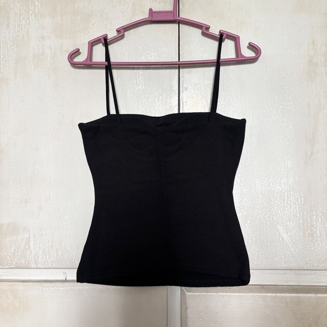 Love Bonito Padded Tank Top (Category: Sleeveless) located in Pasig City. Submitted by uyamuya (Listing ID 1470758197, Image 2). Description: Brand: Love Bonito Size: XXS.