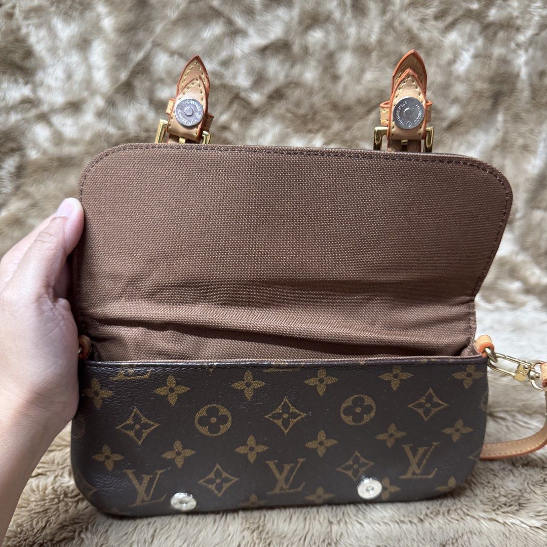 L*UIS VUITT*N MONOGRAM POCHETTE MARELLE (off) (Category: Luxury Bags & Wallets) located in Manila. Submitted by thebagbudget (Listing ID 1470787077, Image 3). Description: 🖤 L*UIS VUITT*N MONOGRAM POCHETTE MARELLE (off) ✨ Timeless style, everyday luxury! 🤎 👜 Classic coated Monogram canvas with natural Vachetta cowhide leather trim and straps. 🖤 Brown canvas/textile lining with a single main compartment. ✨ Shiny gold-tone brass 📏 Size: 9.5 (L