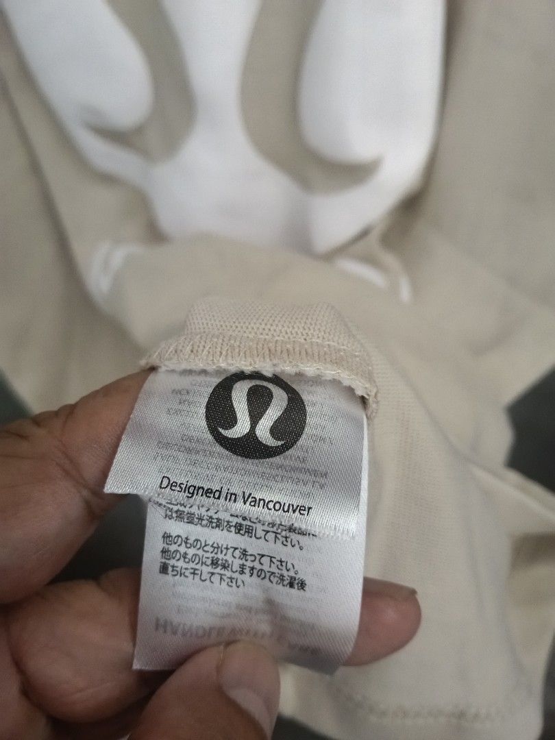 LULULEMON (Category: Tshirts & Polo Shirts ) located in Masbate. Submitted by arielagost83627 (Listing ID 1470805071, Image 3). Description: Color Rate: 10/10 Dimes: 24x30 Issue: None Excellent Condition.