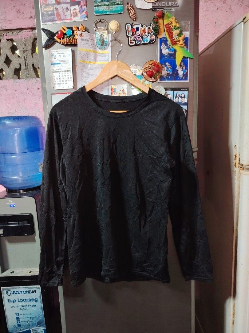 Lululemon Black Long Sleeve Shirt (Category: Longsleeves) located in General Santos City (Dadiangas). Submitted by rafaelmir09800 (Listing ID 1470748587, Image 1). Description: - Brand: Lululemon - Color: Black - Style: Long sleeve, classic crew neck - Details: Signature omega logo near back collar, lightweight fabric with subtle woven pattern - Versatility: Perfect for workouts or everyday casual wear - Condition: Great pre-loved condition.