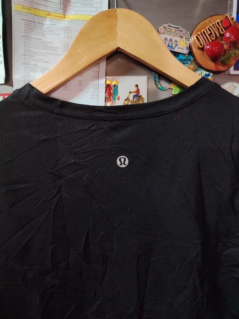 Lululemon Black Long Sleeve Shirt (Category: Longsleeves) located in General Santos City (Dadiangas). Submitted by rafaelmir09800 (Listing ID 1470748587, Image 2). Description: - Brand: Lululemon - Color: Black - Style: Long sleeve, classic crew neck - Details: Signature omega logo near back collar, lightweight fabric with subtle woven pattern - Versatility: Perfect for workouts or everyday casual wear - Condition: Great pre-loved condition.