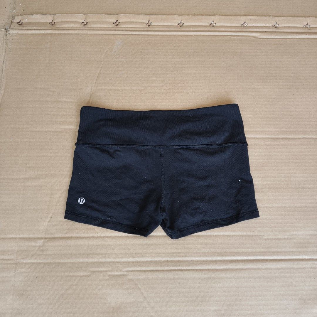 LULULEMON BOOGIE SHORT DOT 6 (Category: Shorts) located in Manila. Submitted by gelove.thrift (Listing ID 1470856713, Image 1). Description: .