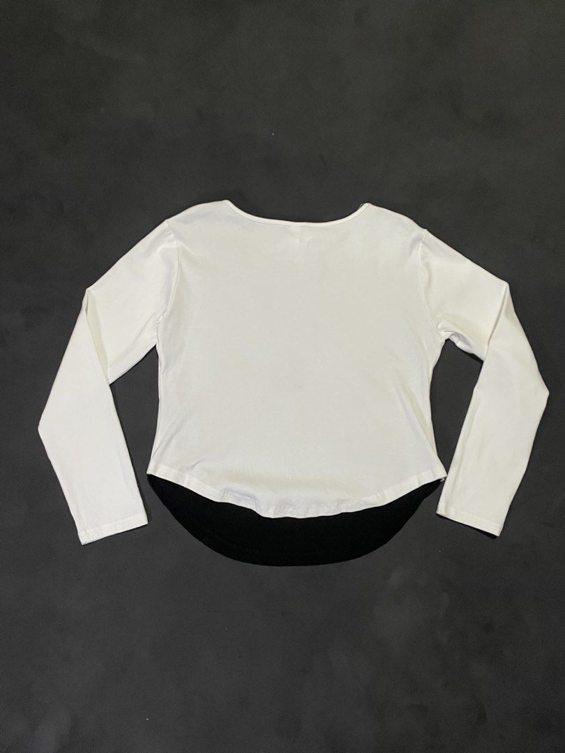 Lululemon Cropped Long Sleeve (Category: Activewear) located in Bocaue. Submitted by mosthighcollective (Listing ID 1470878584, Image 2). Description: Lululemon Cropped Long Sleeve Size: 6 on tag (S to M) Dimes: 18 width 22 length Good as new condition No issue 1200 only Dm me to purchase 📥.