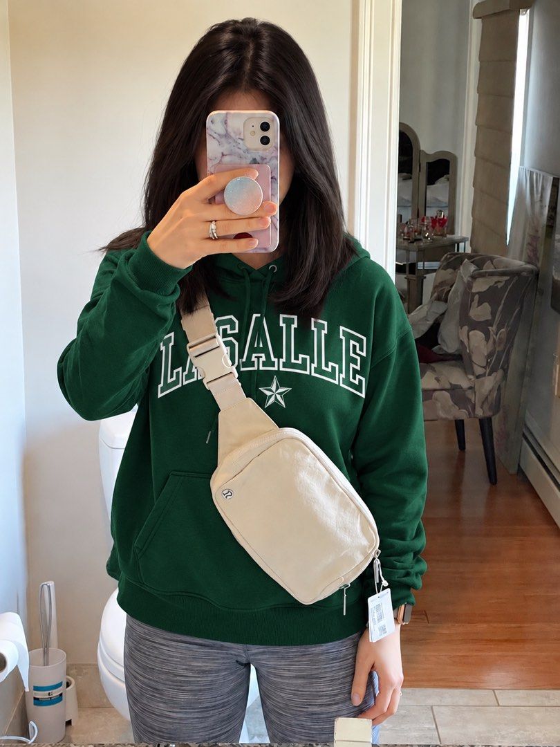 Lululemon Everywhere Belt Bag White Opal (Category: Cross-body Bags) located in Cavite. Submitted by hennats (Listing ID 1470891145, Image 2). Description: LlAUTHENTIC LULULEMON CROSSBODY BAG – WHITE OPAL / OFF-WHITE 🇺🇸 100% Authentic – Bought in the USA 💰 ₱1,500 ONLY – LAST PRICE! ✨ Condition: Brand New, Never Used (No Tag) Product Highlights: * Elegant White Opal / Off-White color * Lightweight, stylish, and versatile * Adjustable shoulder s