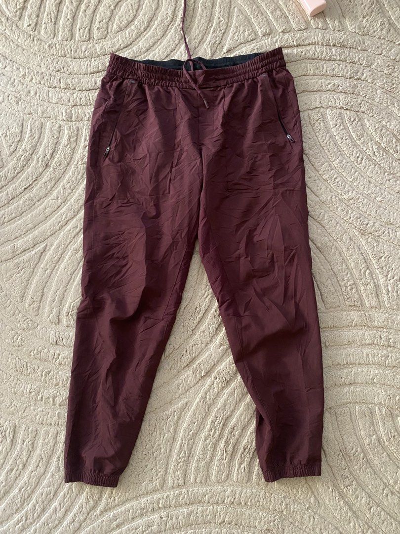 LULULEMON jogger (Category: Activewear) located in Cavite. Submitted by gedom (Listing ID 1470768841, Image 1). Description: LULULEMON JOGGER MENS SIZE XL 17/38 Dimes Excellent condition Issue glue stain pwede ma tanggal.