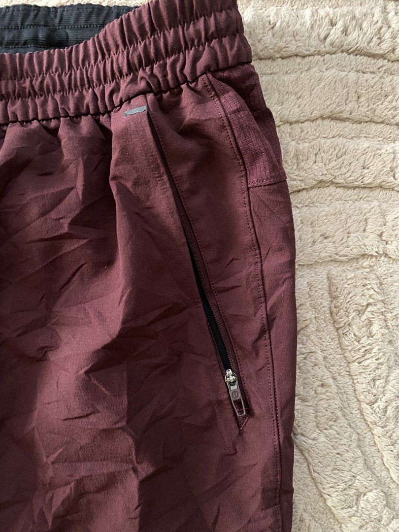 LULULEMON jogger (Category: Activewear) located in Cavite. Submitted by gedom (Listing ID 1470768841, Image 3). Description: LULULEMON JOGGER MENS SIZE XL 17/38 Dimes Excellent condition Issue glue stain pwede ma tanggal.