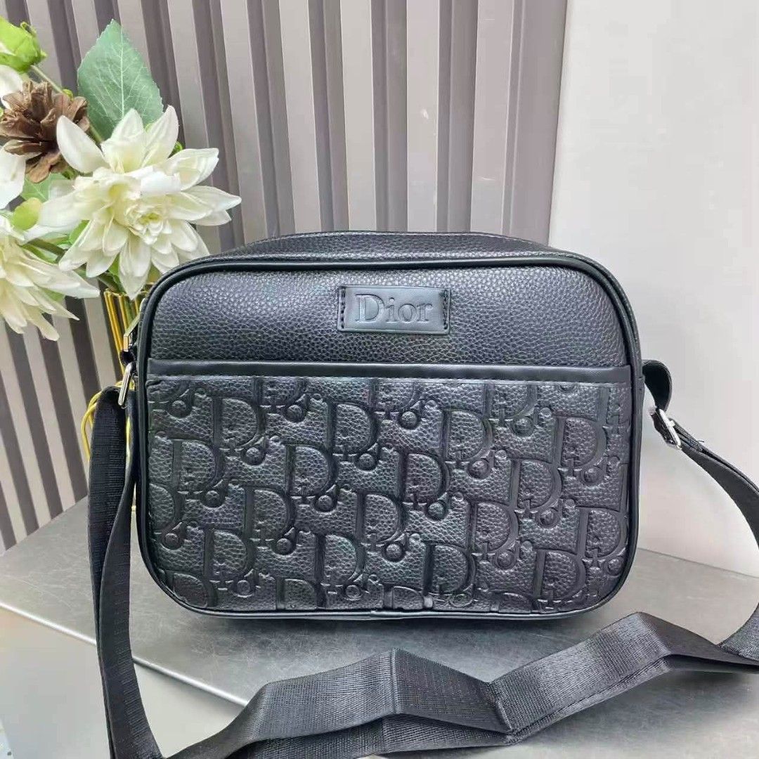 LUX MENS SLING BAG (Category: Sling Bags) located in Caloocan City. Submitted by dripandvaporloungeph (Listing ID 1470753339, Image 3). Description: 🚚 DELIVERY OPTIONS: • Nationwide shipping via J&T ​📩 How to Order / Inquire: Send us a direct message for your order ⚠️ DISCLAIMER: Not affiliated with any of the brands posted. All copyrights and trademarks belong to the original brand holder..