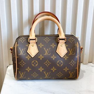 (Category: ) located in . Submitted by ohmylux_official (Listing ID 1470771439, Image 1). Description: .