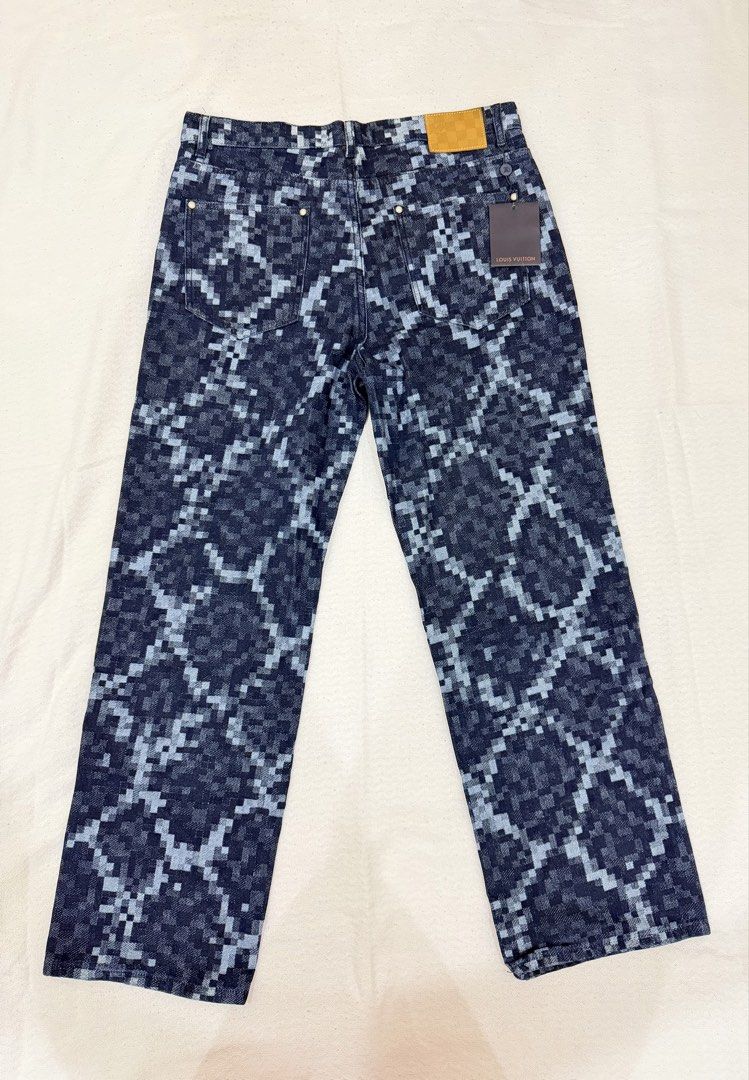 Lv Navy checkered denim Pants (Category: Jeans) located in Morong. Submitted by aa.vinmy (Listing ID 1470744271, Image 2). Description: Brand new Condition: No damages or stain With tag and packaging Waistline: 34-36 Length: 43 inches Leg opening 9 inches Low ballers will be ignored Meet up: Morong Bataan or Olongapo city Delivery service: Jnt and SPX express PM for more details.