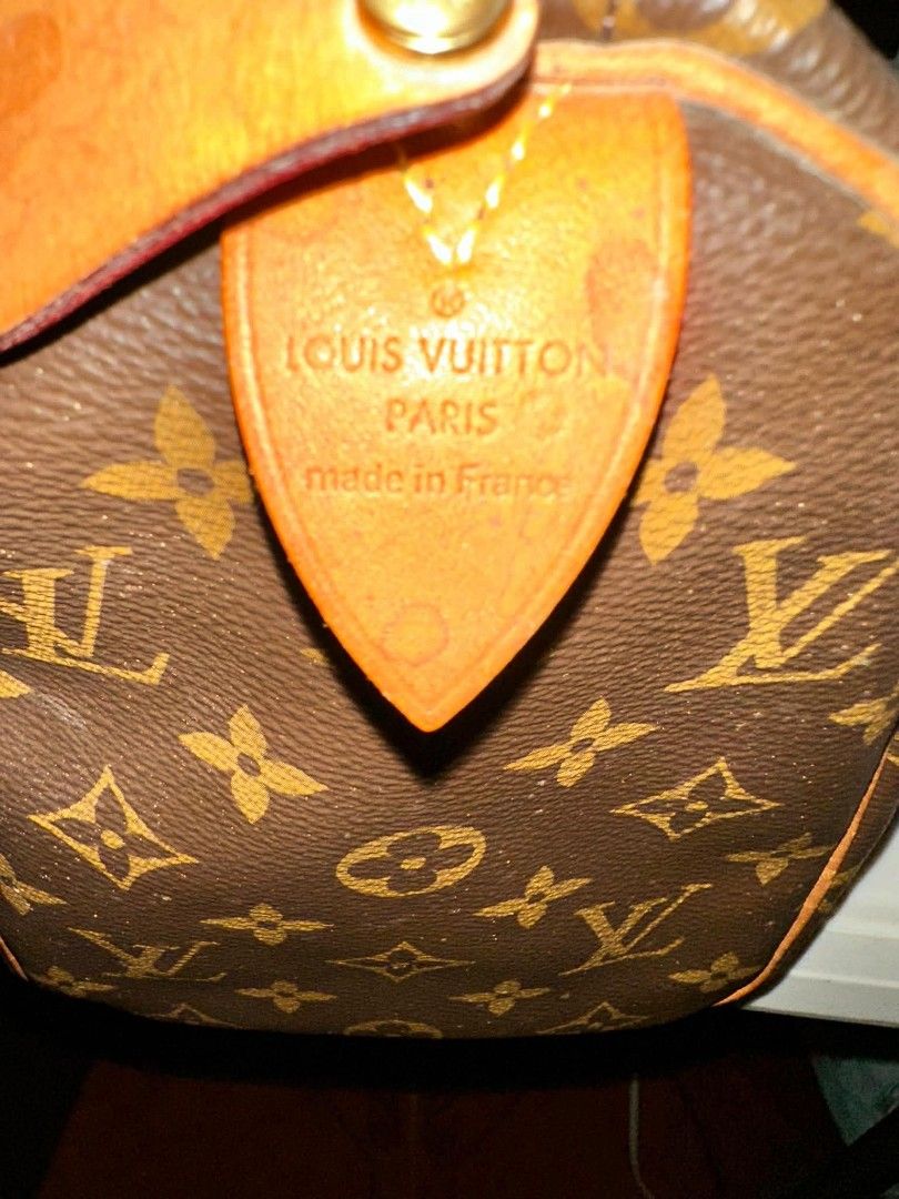LV SPEEDY 25 (Category: Luxury Bags & Wallets) located in Baguio. Submitted by bellaluna01 (Listing ID 1470904830, Image 3). Description: .