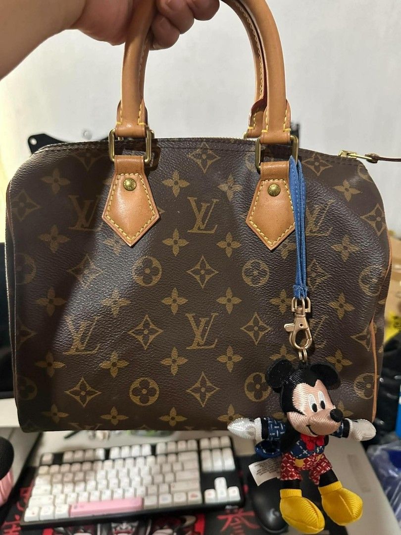 LV SPEEDY 25 (Category: Luxury Bags & Wallets) located in Baguio. Submitted by bellaluna01 (Listing ID 1470904830, Image 2). Description: .