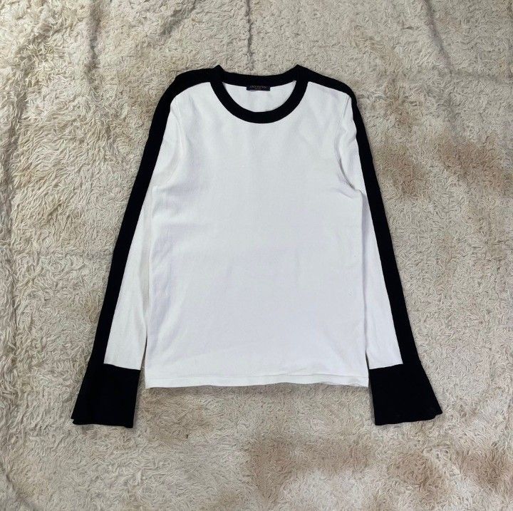 LV-LS-uniform (Category: Longsleeves) located in Dasmarinas. Submitted by classic.threads (Listing ID 1470857858, Image 1). Description: LV-LS-uniform Details: -Verygood Condition - 9.5/10 Overall Usage - Poly, Viscose -Stretchy and Comfy ΑΞ Size: XL On Tags *Flat measurement: - Width: 17 inches - Length: 25.5 inches 1499php Free Shipping. .