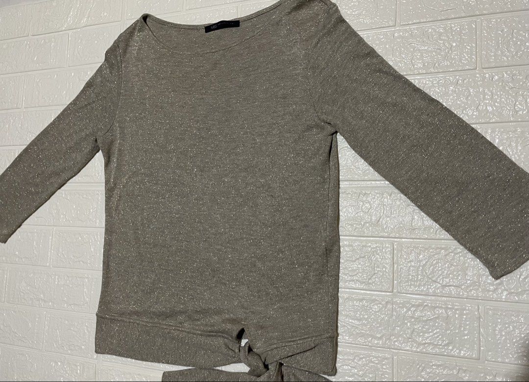 M & S Collection Metallic Shimmer Side Tie Knit Top - Gold (Category: Longsleeves) located in Marilao. Submitted by clear_out_closet (Listing ID 1470802494, Image 2). Description: Item Details: 👇 • Brand: M&S COLLECTION (Marks & Spencer - UK) • Style Code: T41 2160B/03665 (Color: GOLD MIX) • Color: Champagne Gold / Taupe Shimmer • Retail Value: £29.50 – £35.00 (₱2,200 – ₱2,600 original UK retail) • Material: 80% Viscose, 11% Metallised Fibres, 9