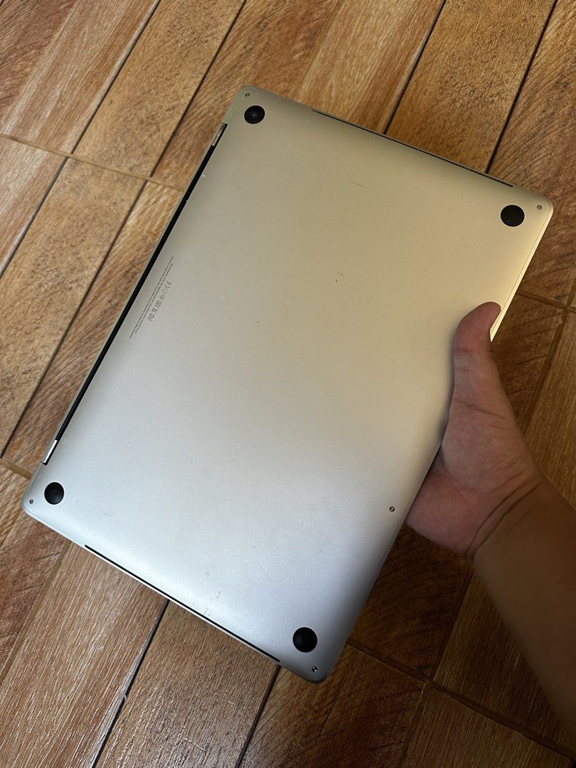 MacBook Pro 15-inch 2016 i7 16/250 (Defective Screen) (Category: Laptops & Notebooks) located in Alaminos. Submitted by 2xtreasured (Listing ID 1470581497, Image 3). Description: - A1707 MacBook Pro 15-inch (Late 2016) - macOS Monterey, 2.6 GHz Quad-Core Intel Core i7, 16 GB, 251 GB SSD - comes with 87w usb-c charger ISSUES: - Defective screen (possible flexgate) although backlight and webcam do work - Battery removed since it’s bloated and can’t