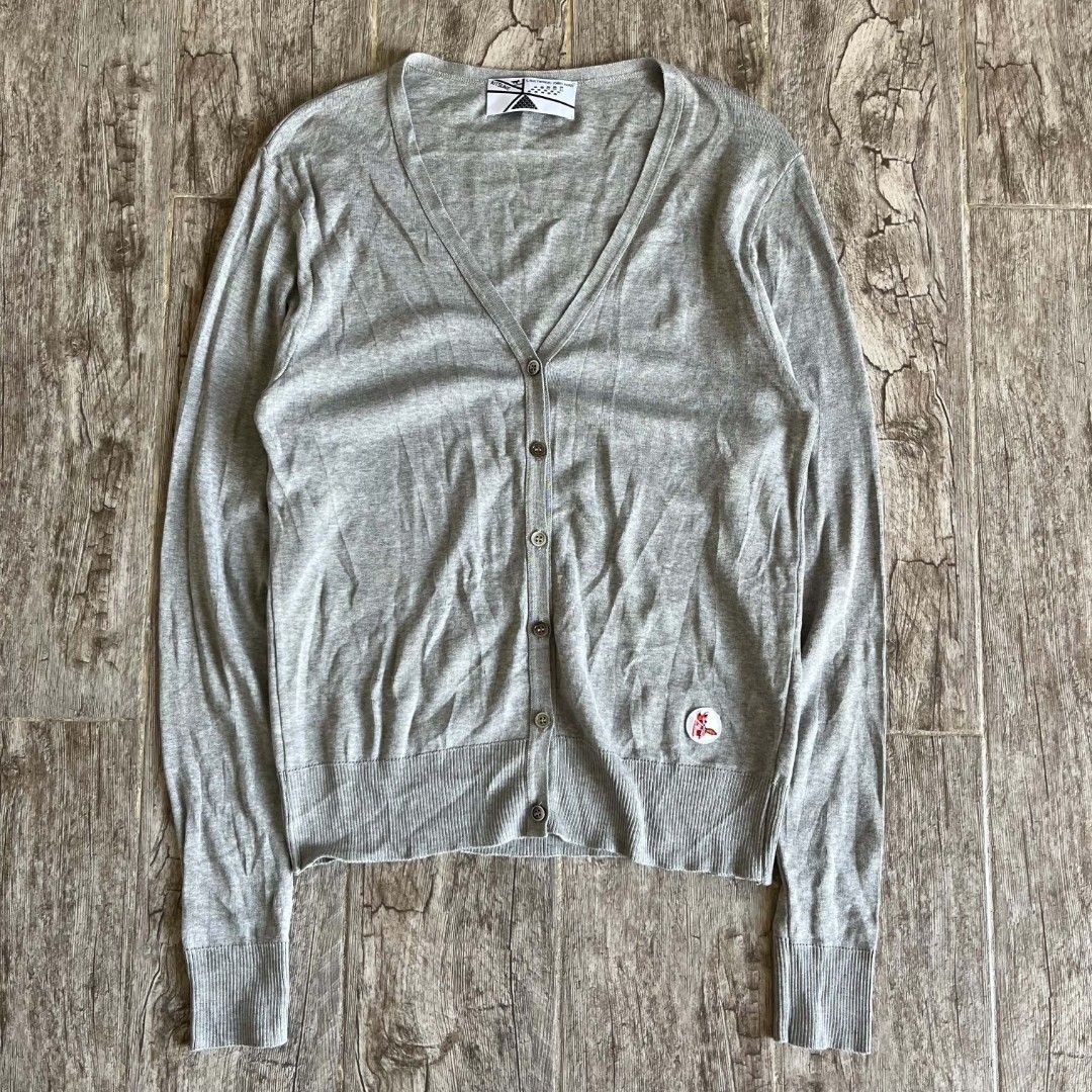 Maison Kitsune Cotton Cardigan (Category: Longsleeves) located in Manila. Submitted by spo0ky.archives (Listing ID 1470805099, Image 1). Description: Width: 17.5 Length: 23.