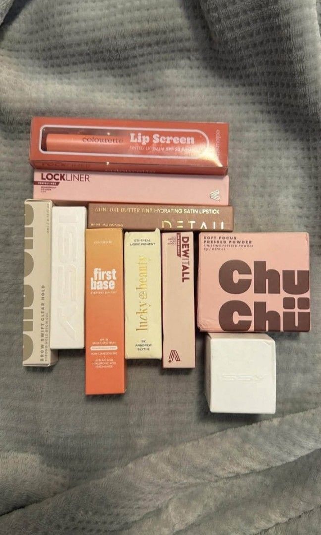 MAKE UP SET💓 (Category: Makeup) located in Manila. Submitted by rosefinds67 (Listing ID 1470847613, Image 1). Description: Make up ₱2,500 Description Make ups low price! ❤️‍🔥💌 📍 Taguig 💌 Meet up & Deliver (DF) Colourette - Lip screen - 300 (Coast) ​ - Mini first base skin tint - 210 (Siargao) Lucky Beauty - Ethereal liquid pigment - 220 (Rose Quartz) Chuchu Beauty - Soft focus pressed powder - 300 (Skin) ​ - Beauty brow swift - 240 (Clear) V